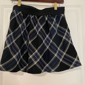 Old Navy black, navy, white checkered plaid double skirt